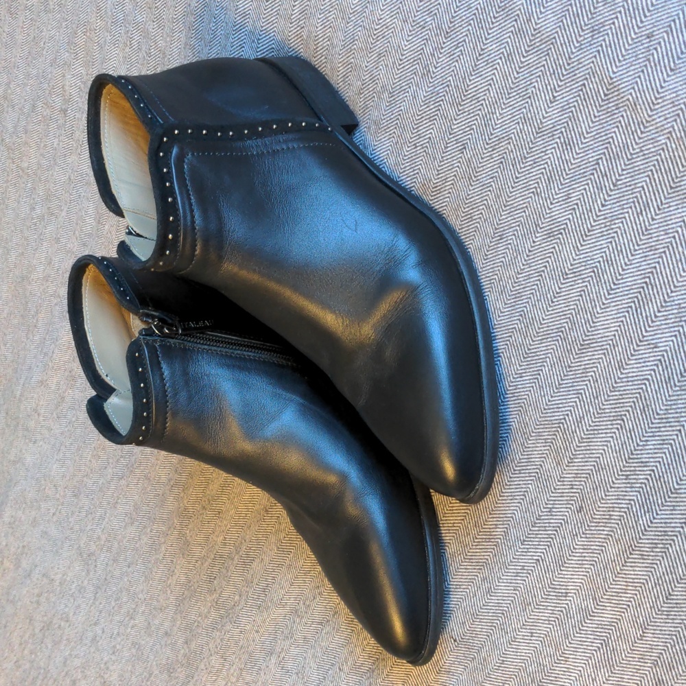 Italeau black leather womens ankle boots size 39.5